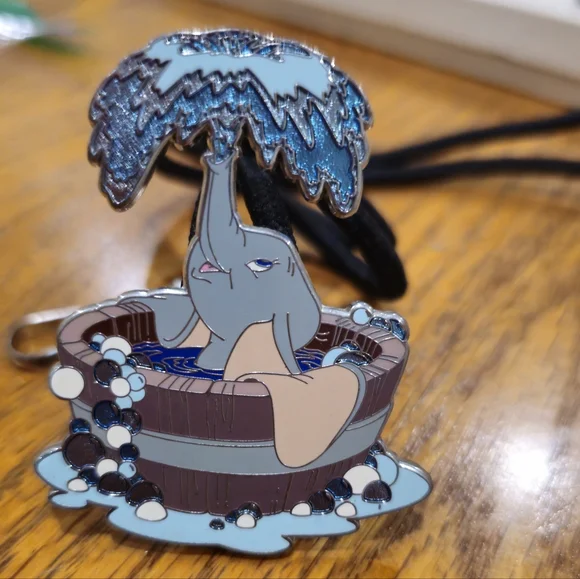 Disney Dumbo Cast Exclusive Bolo Lanyard - Picture 1 of 3